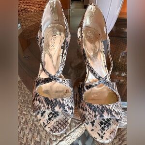 GUESS SNAKE PRINT